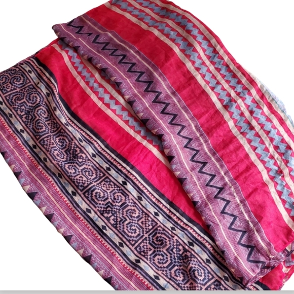 Women's  oval scarf. Multi colored. Great for Fall wardrobe. - Picture 3 of 5